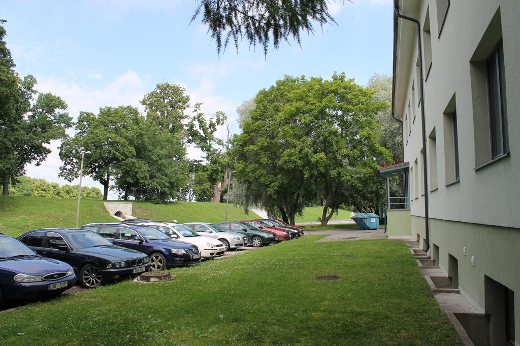 Ohtu Poik 2 City Center Basement Apartment Parnu Luaran gambar